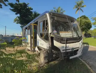 Motorista de micro-ônibus que atropelou fiéis em procissão presta depoimento à polícia; acidente deixou 5 mortos e 27 feridos