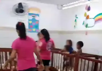  Crianças ficam "ilhadas" em creche de Santa Rita, na Paraíba, após alagamento - Foto: TV Cabo Branco 